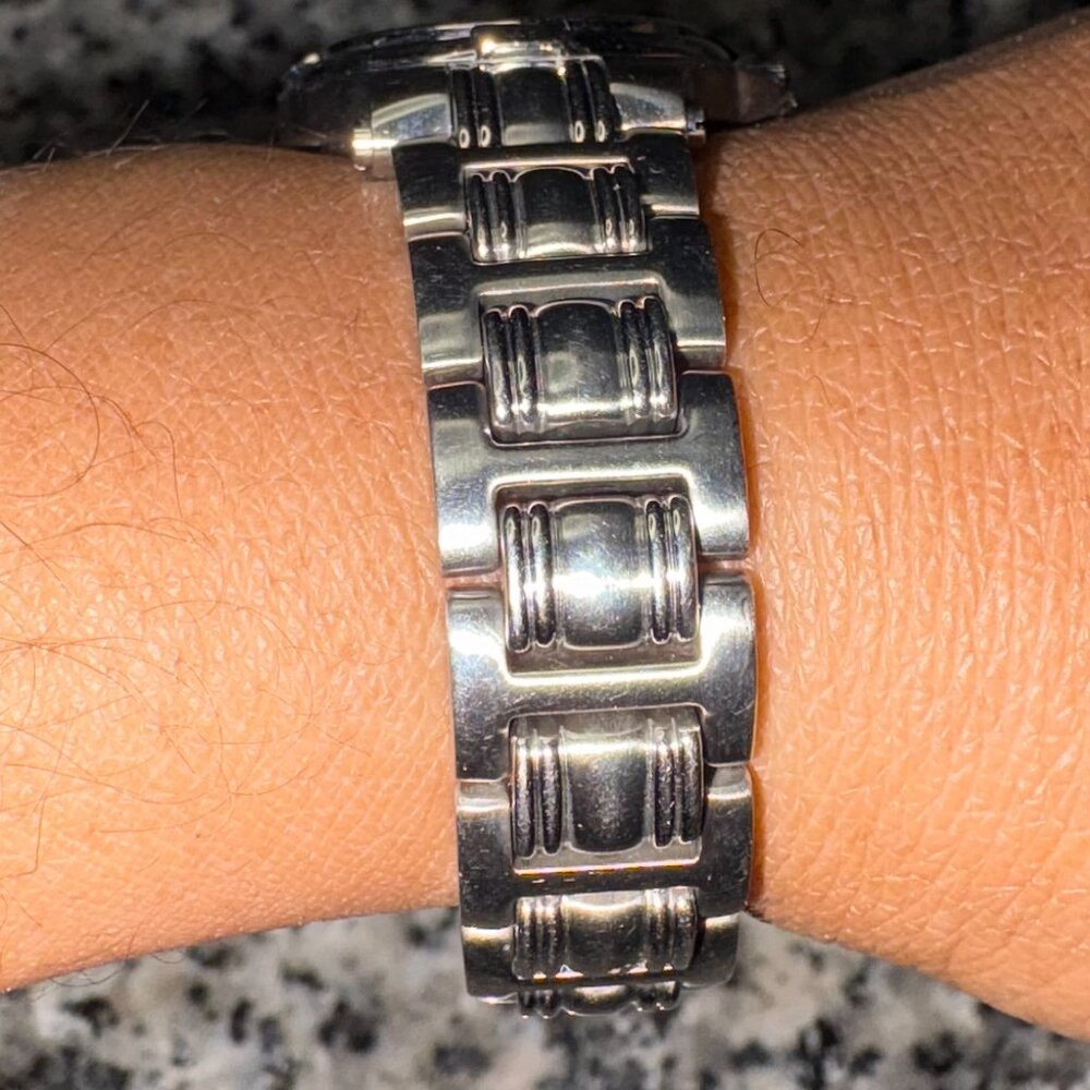 RARE Women's Gucci G-Logo Watch Stainless Steel - Picture 4 of 9